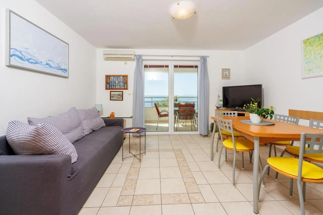 Apartment Petak 2 Dramalj 0*,